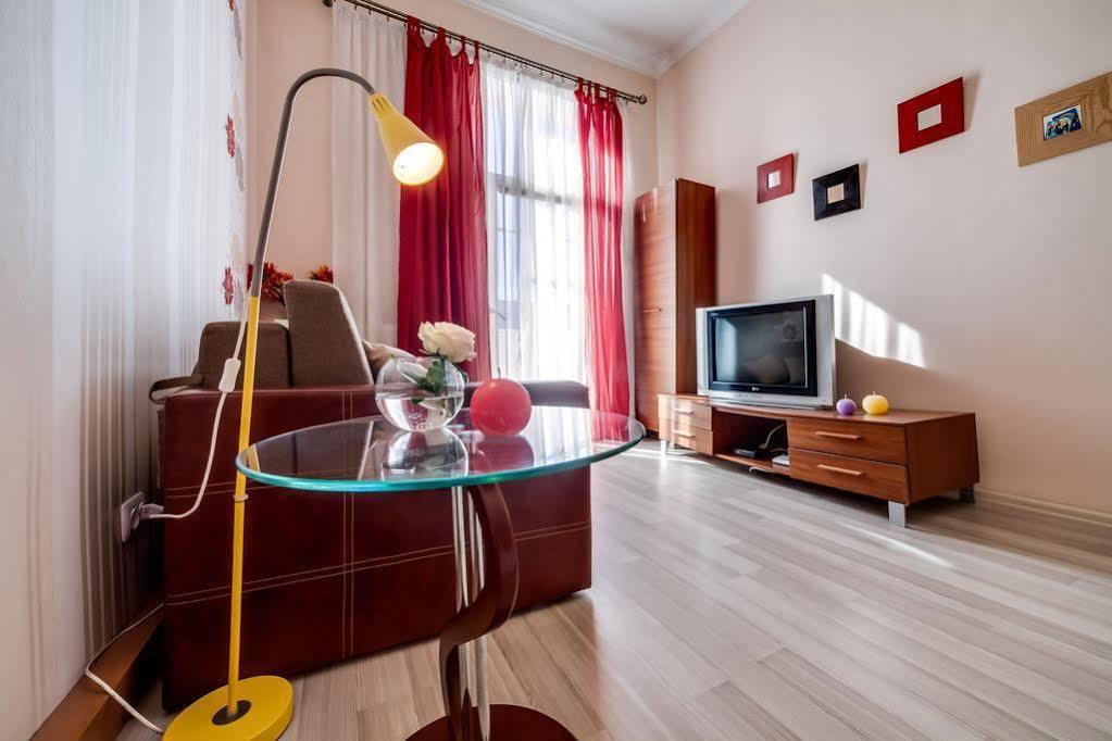 Queens Apartments Lviv Exterior photo